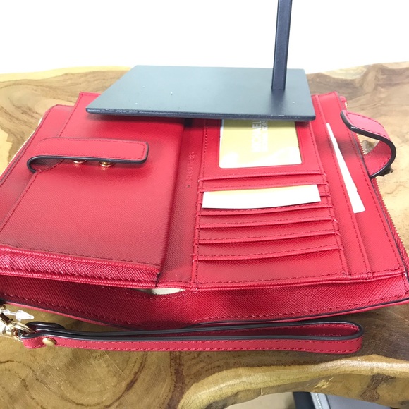 Michael Kors Double Zip Quilted Heart Wristlet - Picture 4 of 8